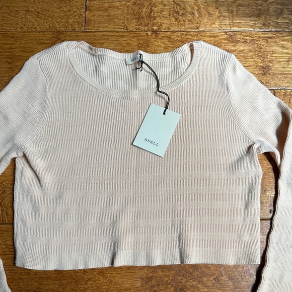 Spell and the Gypsy Top - Picture 4 of 5